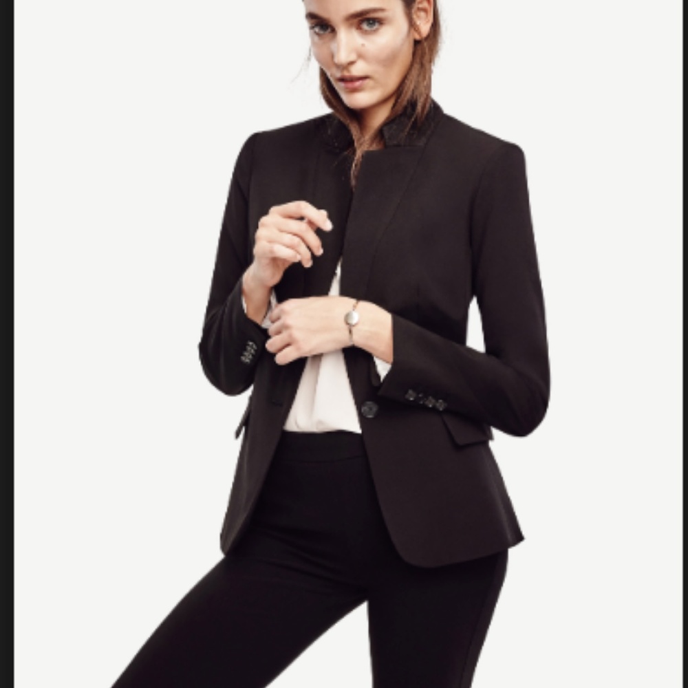 Ann Taylor black collarless blazer 10P